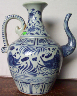 Large Ewer with Aquatic Scene - Chinese Blue and White Porcelain