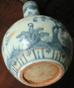 Bottle Vase with "Three-Friends" - Chinese Blue and White Porcelain