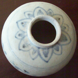 Jarlet with Leaf Scroll - Chinese Blue and White Porcelain