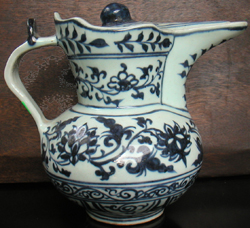 Covered Ewer with Lotus Scroll - Chinese Blue and White Porcelain