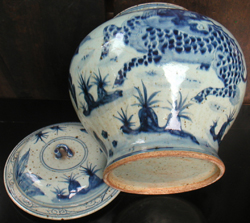 Covered Vase with Qililn - Chinese Blue and White Porcelain