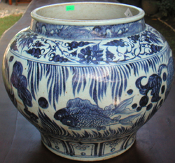Large Guan with Fish Scene - Chinese Blue and White Porcelain