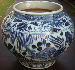 Large Guan with Fish Scene - Chinese Blue and White Porcelain