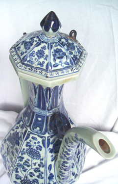Ewer with Cover and Floral Design - Chinese Blue and White Porcelain