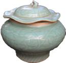 Covered Guan - Chinese Celadon Ceramics