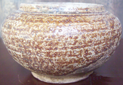 Small Brown Guan - Chinese Earthenware Ceramics