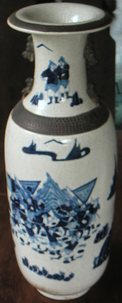 Large Temple Vase with Martial Scene - Qing Dynasty Chinese Porcelain