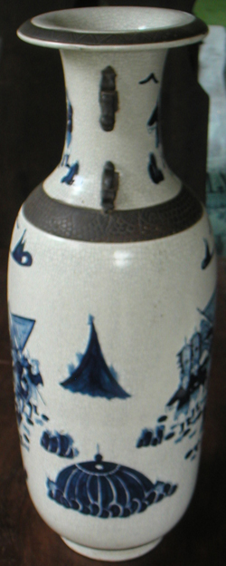 Large Temple Vase with Martial Scene - Qing Dynasty Chinese Porcelain