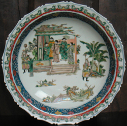 Large Platter with Garden scene - Qing Dynasty Chinese Porcelain