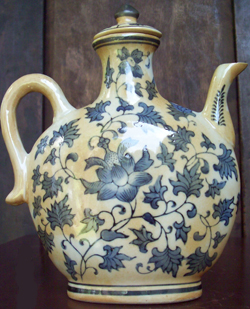 Covered Ewer with Floral Design - Qing Dynasty Chinese Porcelain