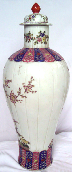 Covered Vase with Peacocks - Qing Dynasty Chinese Porcelain