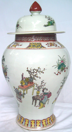 Covered Vase with Seated Girl - Qing Dynasty Chinese Porcelain