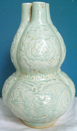 Double Gourd Vase with Mystical Animals - Chinese Porcelain and Stoneware