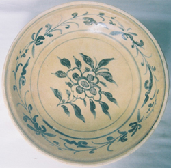 Shipwreck Plate with Floral Design - Underglaze Black Chinese Ceramics