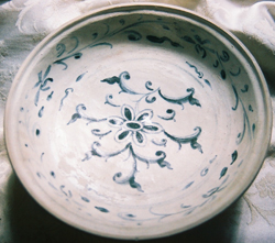 ShipwreckShipwreck Plate with Floral Design - Underglaze Black Chinese Ceramics