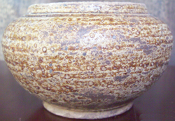 Small Brown Guan - Chinese Earthenware Ceramics